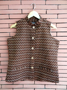 Nakshi Beige Coloured Cotton Kantha Stitch Women's Nehru Jacket With Buttons & Lining Details