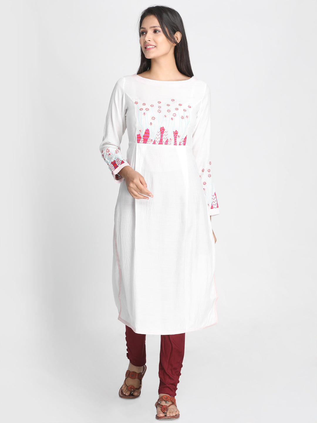 Nakshi Women White Floral Embroidered Straight Kurti