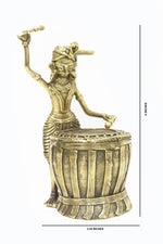 Load image into Gallery viewer, Dokra showpiece -  a man playing Dhamsha instrument 6&quot;x3.25&quot;
